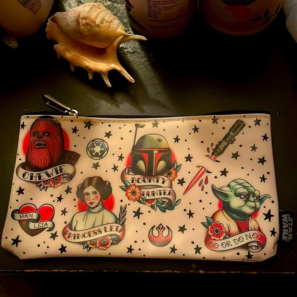 Star Wars retro American flash Tattoo makeup bag Leia Mandalorian Loungefly - Picture 1 of 2